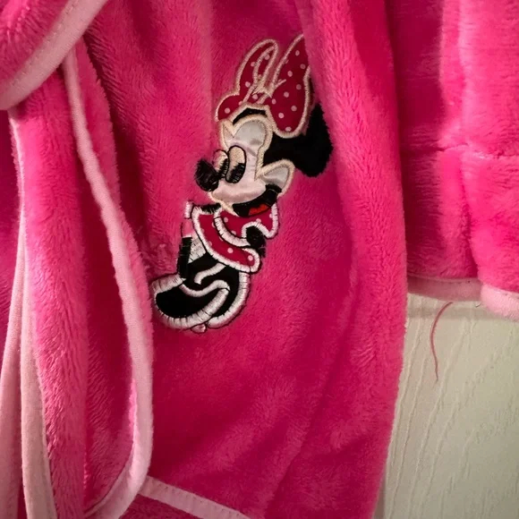 Minnie Mouse Robe - Picture 2 of 5